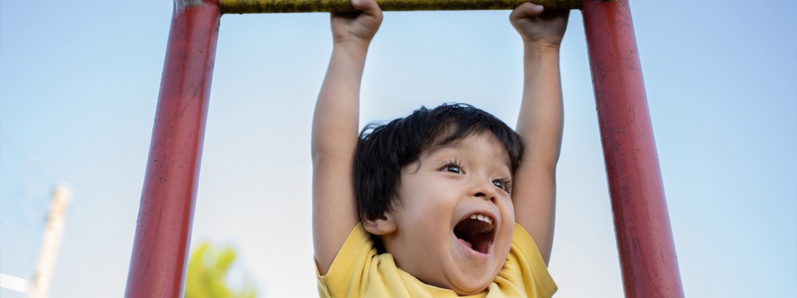 kid-on-monkeybars